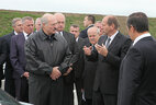 Александр Лукашенко знакомится с ходом строительства