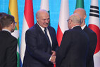 Аляксандр Лукашэнка з удзельнікамі канферэнцыі