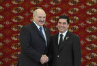 Президенты Беларуси и Туркменистана Александр Лукашенко и Гурбангулы Бердымухамедов
