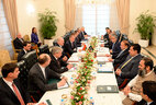 Переговоры Президента Беларуси Александра Лукашенко и Премьер-министра Пакистана Наваза Шарифа в расширенном формате
