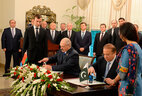 Торжественная церемония гашения почтовых марок по случаю официального визита Президента Беларуси Александра Лукашенко в Пакистан
