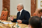 Президент Беларуси Александр Лукашенко во время переговоров с Президентом Таджикистана Эмомали Рахмоном в расширенном составе