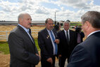 Президент Беларуси Александр Лукашенко во время посещения СПК "Колхоз "Родина"
