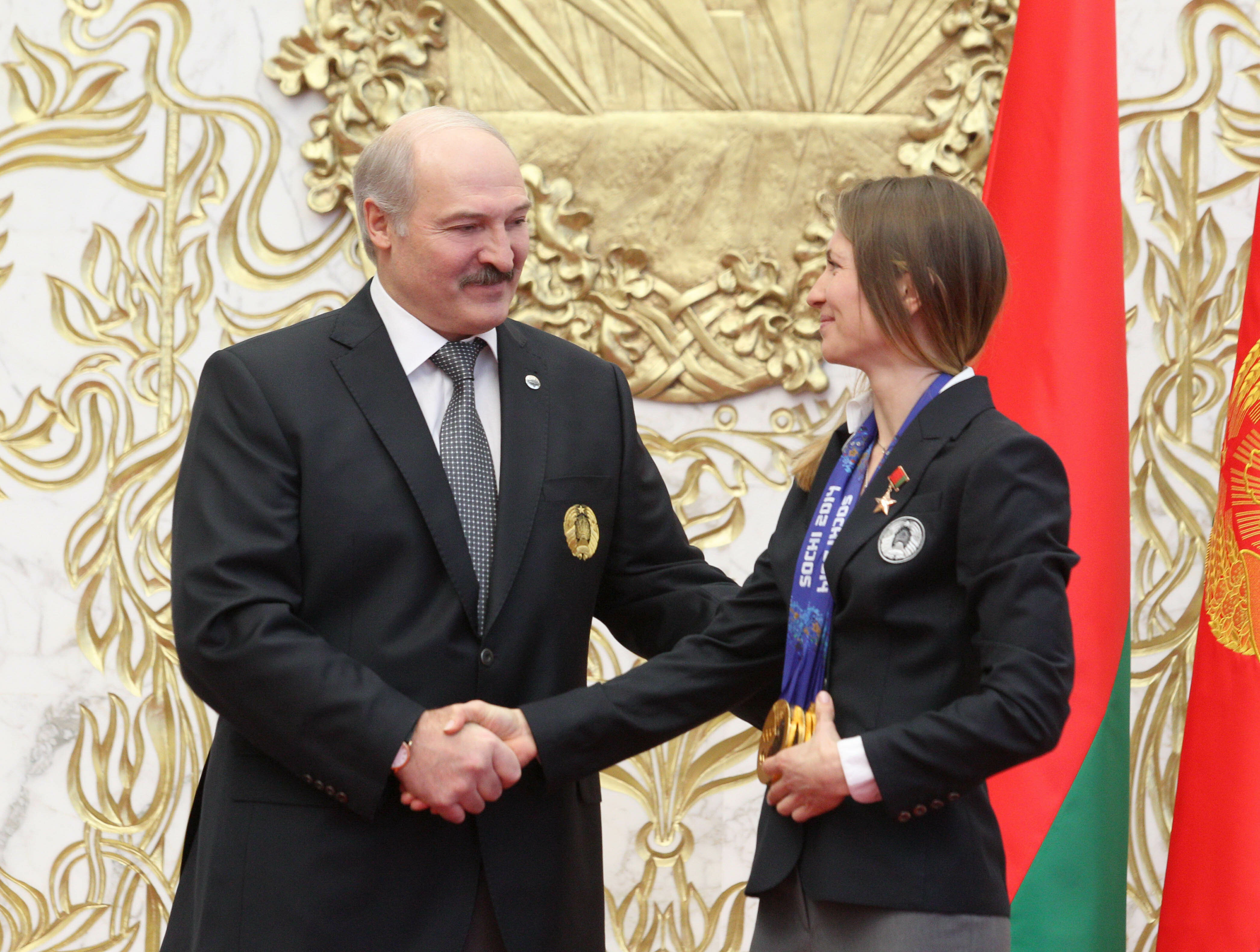 Президент Лукашенко поздравляет Дарью Домрачеву с получением награды