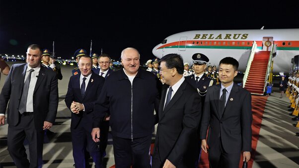 Визит в Китайскую Народную Республику встреча Лукашенко в аэропорту, Лукашенко в Китае, визит Лукашенко в Китай