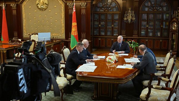 Доклад по вопросам развития сети республиканских автомобильных дорог Лукашенко республиканские дороги