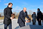 Aleksandr Lukashenko and Sebastian Kurz place lit oil lamps near the Gates of Memory Monument