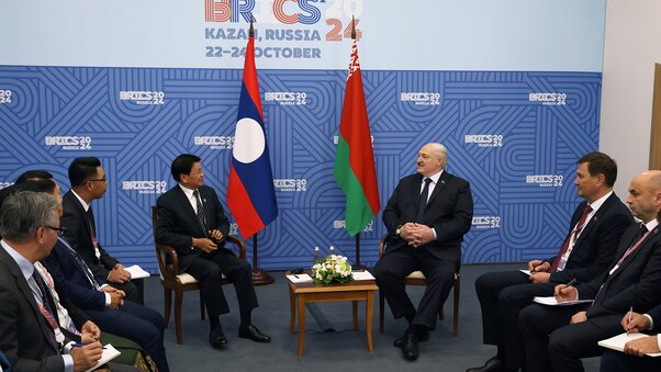 Встреча с Президентом Лаоса Тхонглуном Сисулитом Лукашенко БРИКС