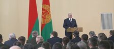 Александр Лукашенко во время посещения Министерства обороны