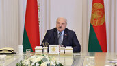 Александр Лукашенко во время совещания по текущим вопросам вступительной кампании