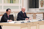 Belarus President Alexander Lukashenko and Vietnam President Tran Dai Quang during the meeting with mass media representatives