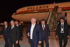 Президент Беларуси Александр Лукашенко в международном аэропорту Ашхабада