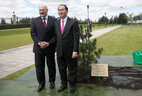 Tran Dai Quang plants a tree near the Palace of Independence in Minsk