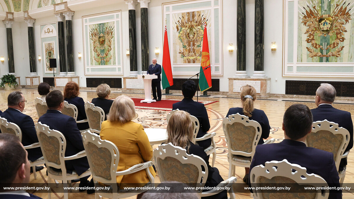 Прикольные стихи к подарку медаль в стихах