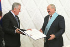 Президент Сербии Томислав Николич наградил Президента Беларуси Александра Лукашенко орденом Республики Сербия