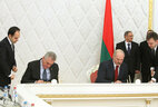 Александр Лукашенко и Томислав Николич во время подписания совместного заявления