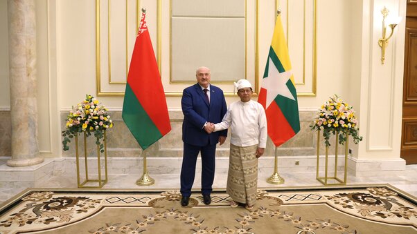 Переговоры с исполняющим обязанности Президента Республики Союз Мьянма, Председателем Комиссии национальной безопасности и мира Мин Аун Хлайном Александр Лукашенко, Лукашенко визит в Мьянму, Республика Союз Мьянма, Мин Аун Хлайн