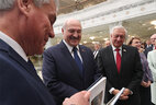 Александр Лукашенко с участниками встречи