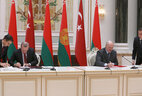 Presidents of Belarus and Turkey sign a joint communiqué after the official talks in Minsk
