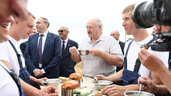  Александр Лукашенко, уборочная кампания, комбайнеры, урочище Подбагоники, Гродненская область
