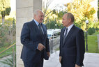 Президент Беларуси Александр Лукашенко и Президент России Владимир Путин в резиденции Бочаров Ручей
