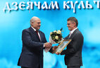 Special prize of the President is conferred on the team of authors of the main directorate of the Television News Agency of the Belarusian Television and Radio Company. Alexander Lukashenko presents the award to Alexander Atrashevsky