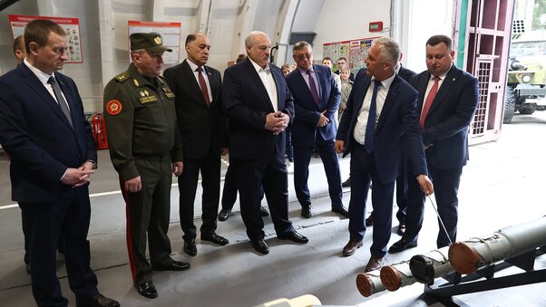 Александр Лукашенко ознакомился с организацией производства реактивных снарядов в Беларуси Александр Лукашенко ознакомился с организацией производства реактивных снарядов в Беларуси