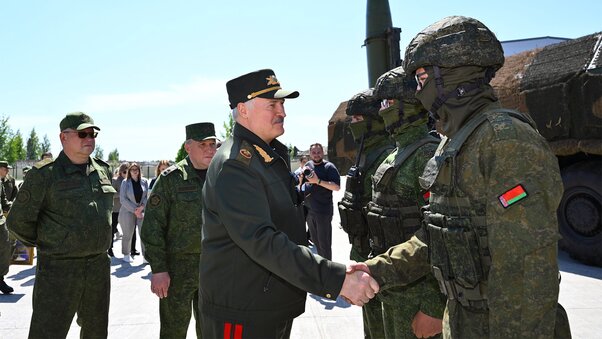 Посещение ракетной бригады Вооруженных Сил в Осиповичском районе Посещение ракетной бригады Вооруженных Сил в Осиповичском районе