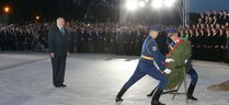 Alexander Lukashenko lays a wreath at the Gates of Memory monument