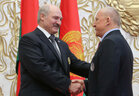 Alexander Lukashenko presents the Order of Fatherland 1st Class to chief coach of the national freestyle skiing team Nikolai Kozeko