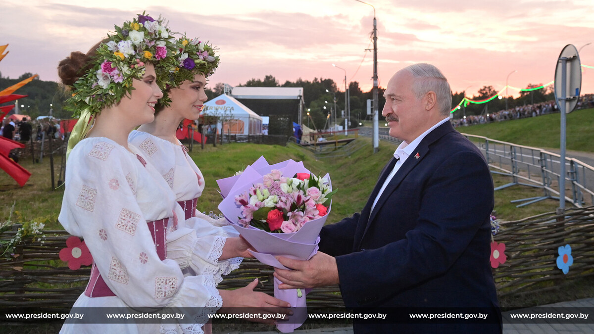 Александрия собирает друзей. Фестиваль песен. Александрия лукашенко. Александрия беларусь. Белорусские атрибуты национальные.