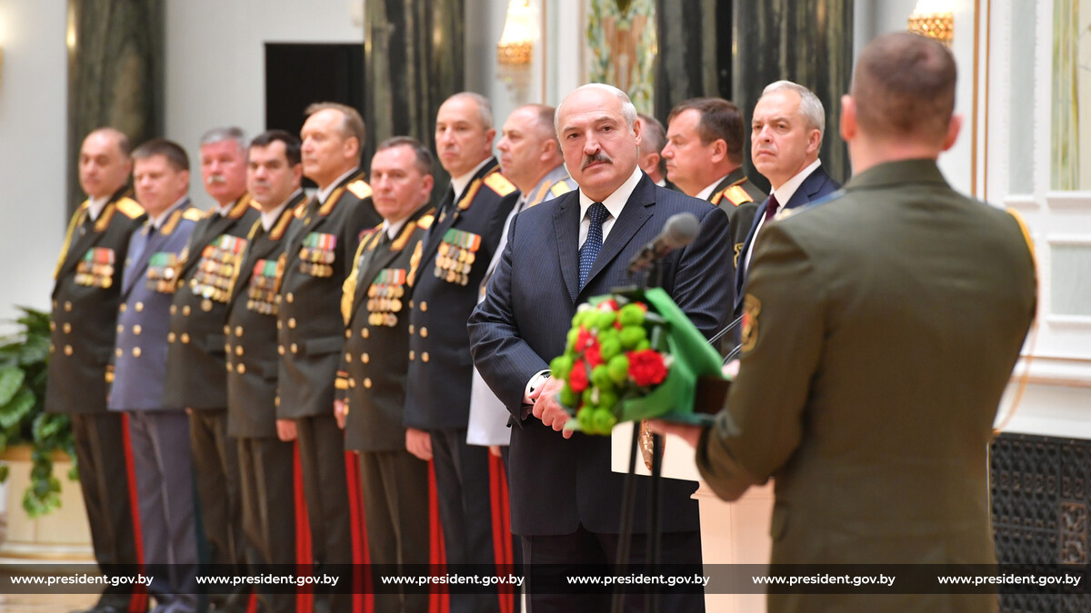 Знаки различия по видам и родам войск в Вооружённых силах Российской Федерации — Википедия