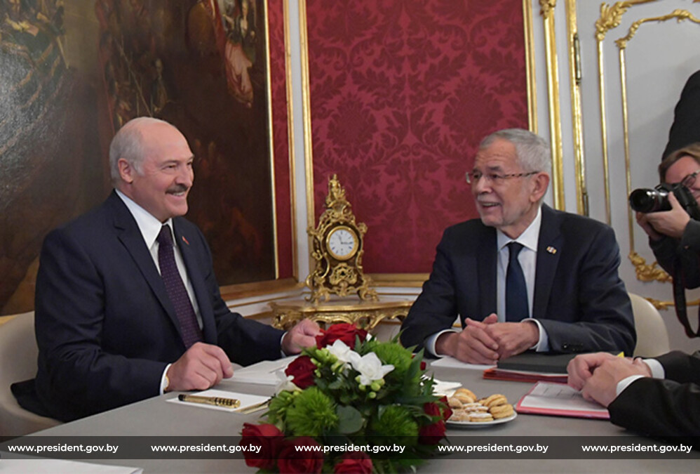 Во время переговоров с Федеральным президентом Австрии Александром Ван дер Белленом в узком составе Во время переговоров с Федеральным президентом Австрии Александром Ван дер Белленом в узком составе