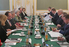 Переговоры с Федеральным президентом Австрии Александром Ван дер Белленом в расширенном составе