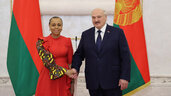Президент Беларуси Александр Лукашенко и Чрезвычайный и Полномочный Посол Республики Гана в Республике Беларусь (по совместительству) Охенеба Лесли Акяа Опоку-Варе