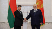 Президент Беларуси Александр Лукашенко и Чрезвычайный и Полномочный Посол Республики Эквадор в Республике Беларусь (по совместительству) Хуан Фернандо Ольгин Флорес