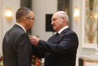Director General of Borisov Plant of Automotive and Tractor Electrical Equipment – the managing company of Avtokomponenty Holding Company Anatoly Kapsky receives the Order of Honor