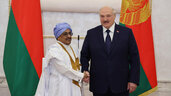 Президент Беларуси Александр Лукашенко и Чрезвычайный и Полномочный Посол Исламской Республики Мавритания в Республике Беларусь (по совместительству) Мохаммед Махмуд Дахи