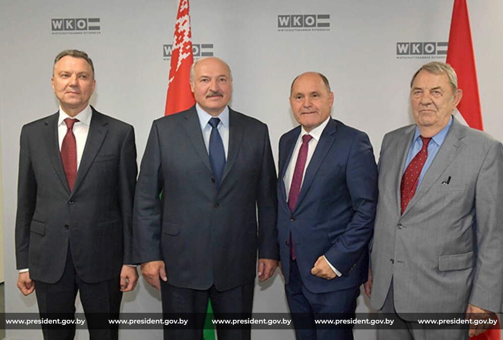 Председатель Белорусской торгово-промышленной палаты Владимир Улахович, Президент Беларуси Александр Лукашенко, Председатель Национального совета Австрии Вольфганг Соботка, вице-президент Федеральной палаты экономики Австрии Рихард Шенц Председатель Белорусской торгово-промышленной палаты Владимир Улахович, Президент Беларуси Александр Лукашенко, Председатель Национального совета Австрии Вольфганг Соботка, вице-президент Федеральной палаты экономики Австрии Рихард Шенц