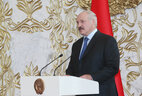Alexander Lukashenko delivers a speech at the national ball for university graduates