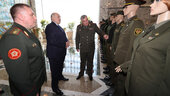 Лукашенко представили новые образцы военной формы 