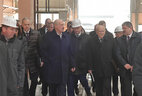 Александр Лукашенко во время посещения Светлогорского домостроительного комбината