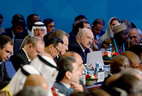 Александр Лукашенко среди участников саммита Организации исламского сотрудничества
