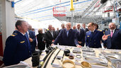 Лукашенко посетил завод гражданской авиации № 407
