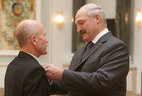The Order of Honor is conferred on commander of the Boeing 737 jet of the national air carrier Belavia Alexander Pyrkin
