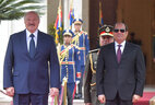 Церемония официальной встречи Президента Беларуси Александра Лукашенко у президентского дворца "Аль-Иттихадия"