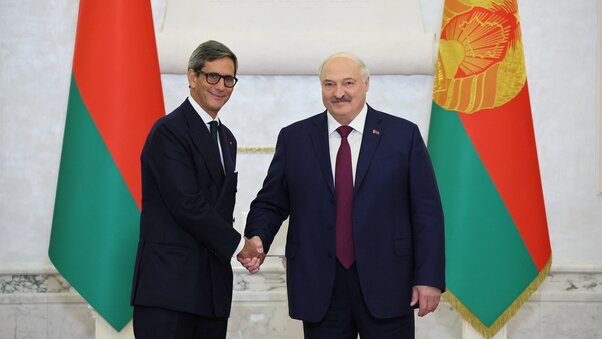 Вручение верительных грамот Александр Лукашенко, Посол Суверенного Военного Ордена Госпитальеров, посол Суверенного Военного Ордена Госпитальеров, Святого Иоанна Иерусалимского, Родоса и Мальты в Республике Беларусь Давиде Тракслер