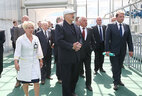 Александр Лукашенко во время посещения КУП "Минская овощная фабрика"
