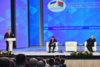 Ukraine President Petro Poroshenko delivers a speech