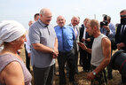 Alexander Lukashenko talks to harvester operators Irina Khoruzhaya and Nikolai Khoruzhy